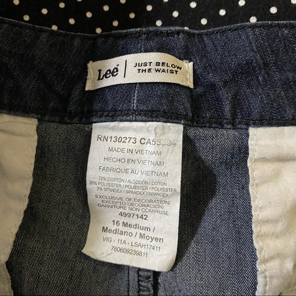 Jean Material Capris - Picture 3 of 5